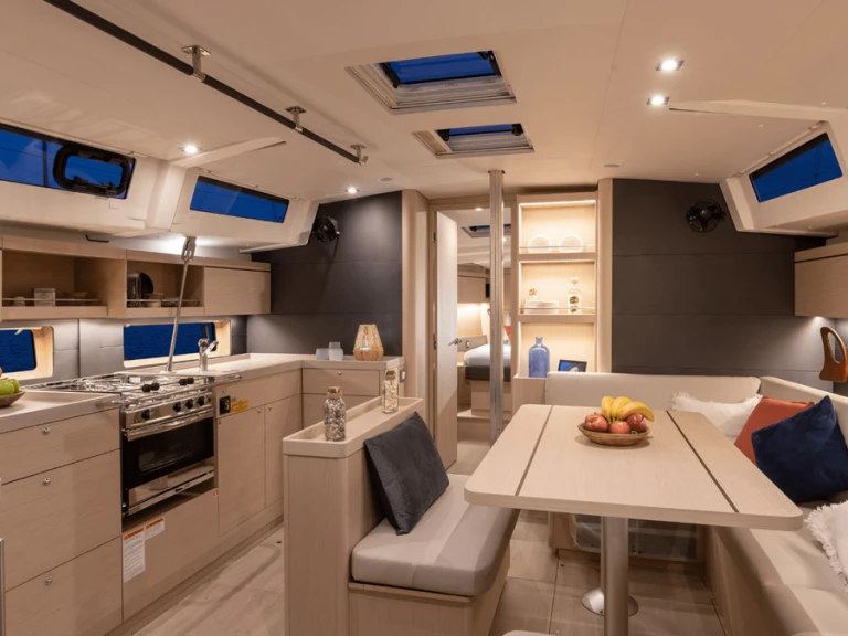 Alquiler de Bénéteau Oceanis 46 en Gouviá