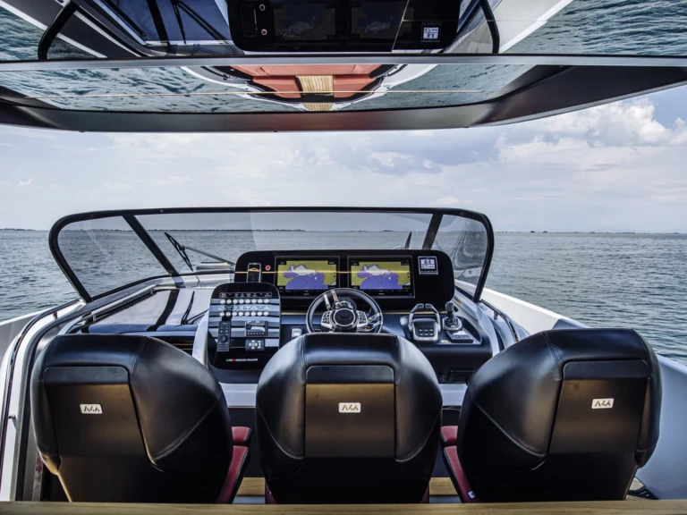 Alquiler de embarcaciones Pershing Pershing 90 enSaint-Tropez en Samboat