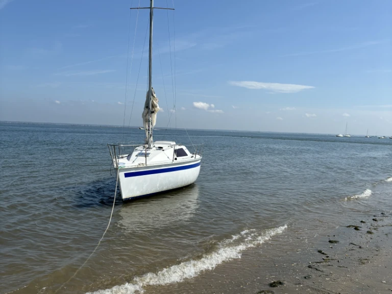 Yachting-France Jouët 680 de alquiler a Francia