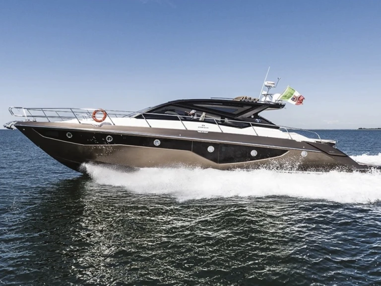 Alquiler de Cranchi Cranchi 60 ST en Saint-Tropez