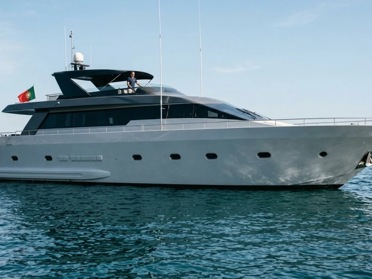 Falcon 82S de alquiler a Saint-Tropez