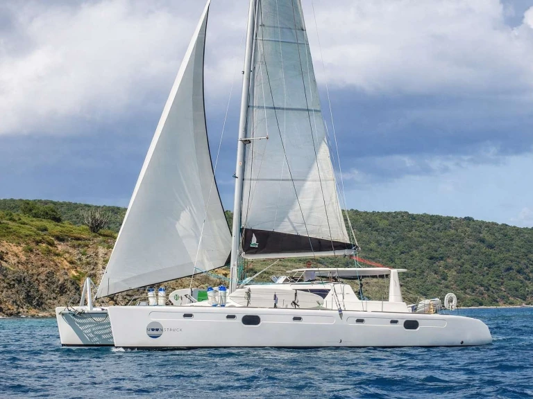 Voyage MOONSTRUCK de alquiler a Saint Thomas Island