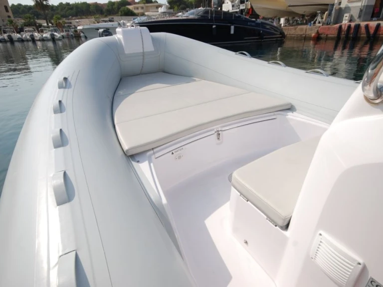 Alquiler Neumática en Calvi - Capelli Tempest 630