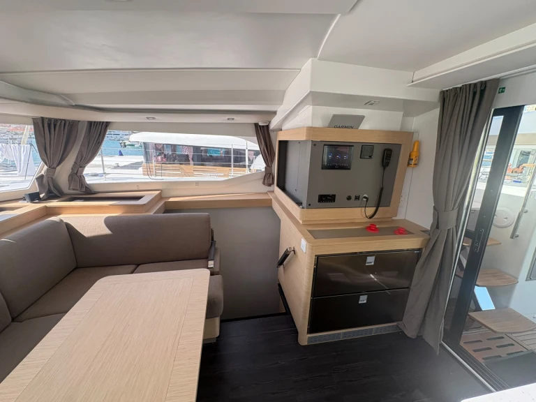 Alquiler de embarcaciones Fountaine Pajot Fountaine Pajot FP 44 Quatuor - 4 + 2 cab. enTrogir en Samboat