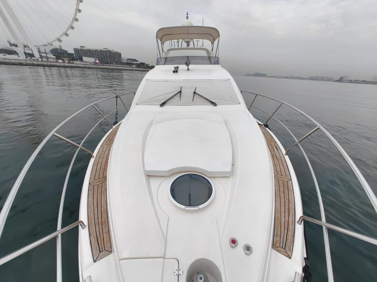 Alquiler Lancha Majesty Yachts con o sin  título de navegación