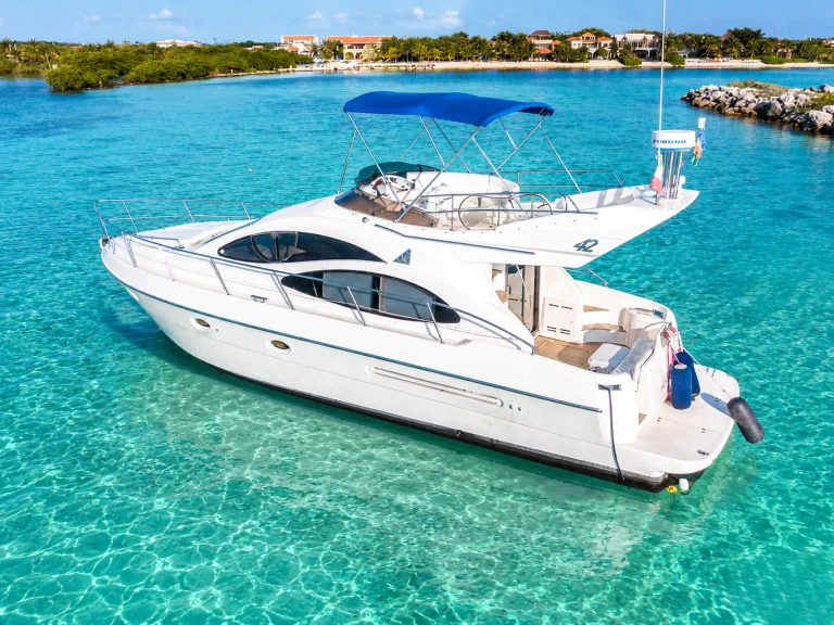 Custom Made custom de alquiler a Puerto Aventuras