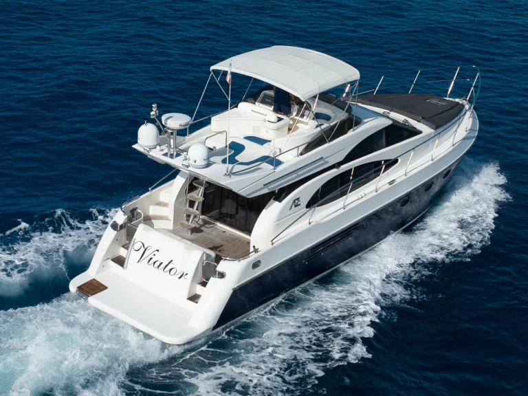 Custom Made custom de alquiler a Puerto Aventuras