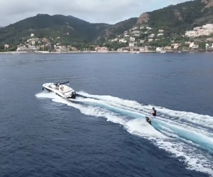 Alquiler de embarcaciones Sea Ray SPX 210 OB enMandelieu-la-Napoule en Samboat