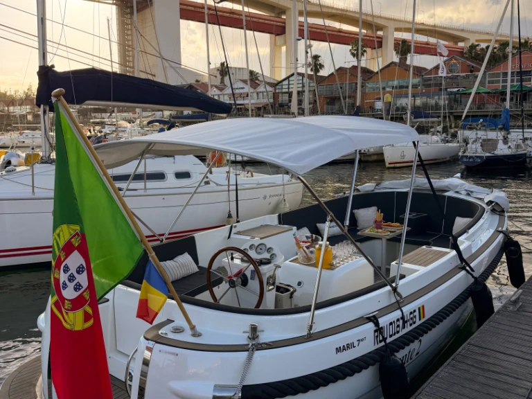Alquiler de Lancha, con o sin patrón Maril Lisboa