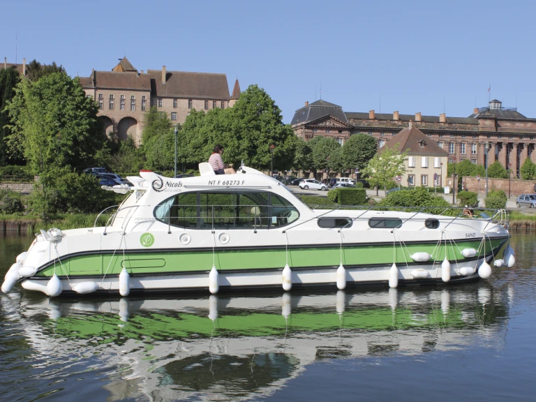 Alquiler de Barco de motor, con o sin patrón Nicols Yacht Saverne