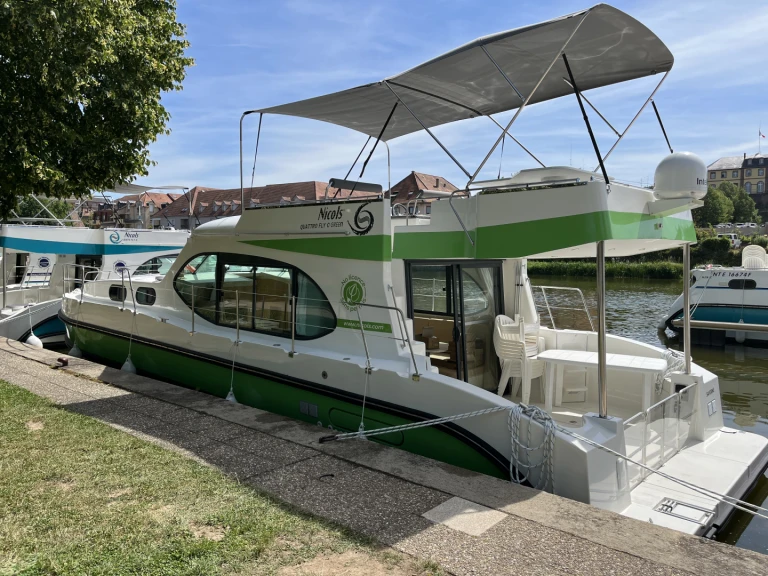 Alquiler de Nicols Yacht Nicols Quattro Fly C Green en Saverne