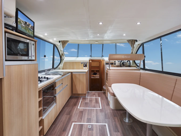 Alquiler de Nicols Yacht Nicols Estivale Sixto Prestige C en Bellegarde