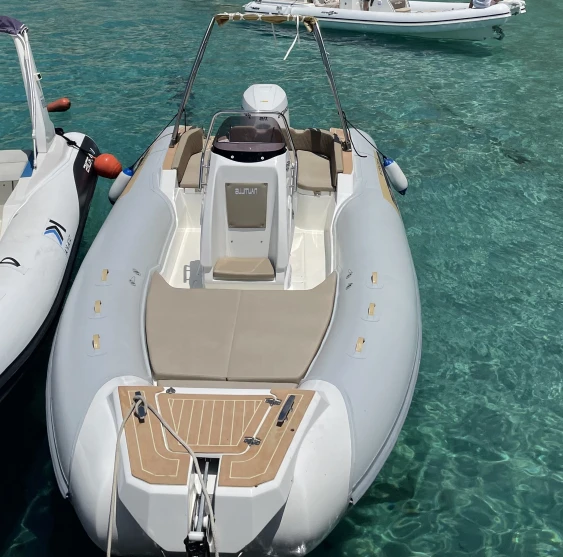 Alquiler de Nautilus GT SixFive en Villaggio San Teodoro