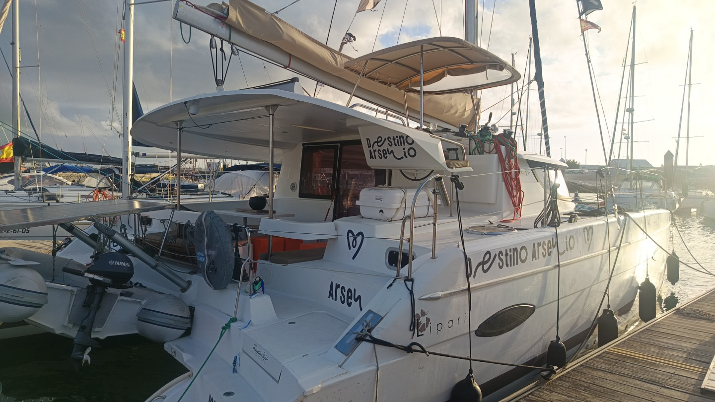 Catamaran " Destino Arsenio"