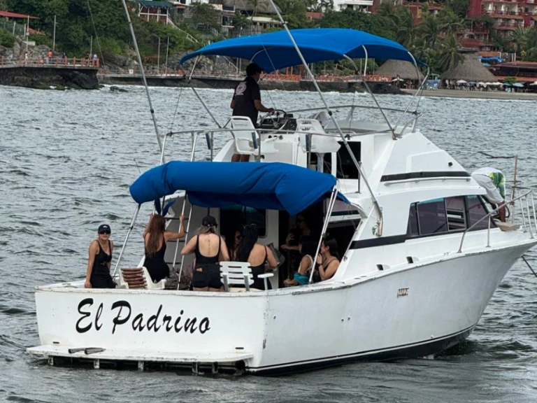 Alquiler de Barco de motor, con o sin patrón Bertram Ixtapa-Zihuatanejo