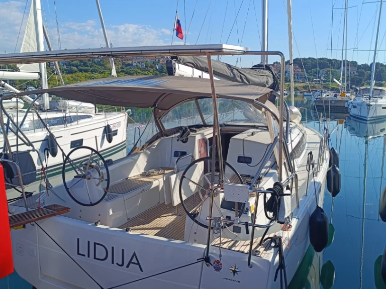 Alquiler de barcos Pula barato de Sun Odyssey 380