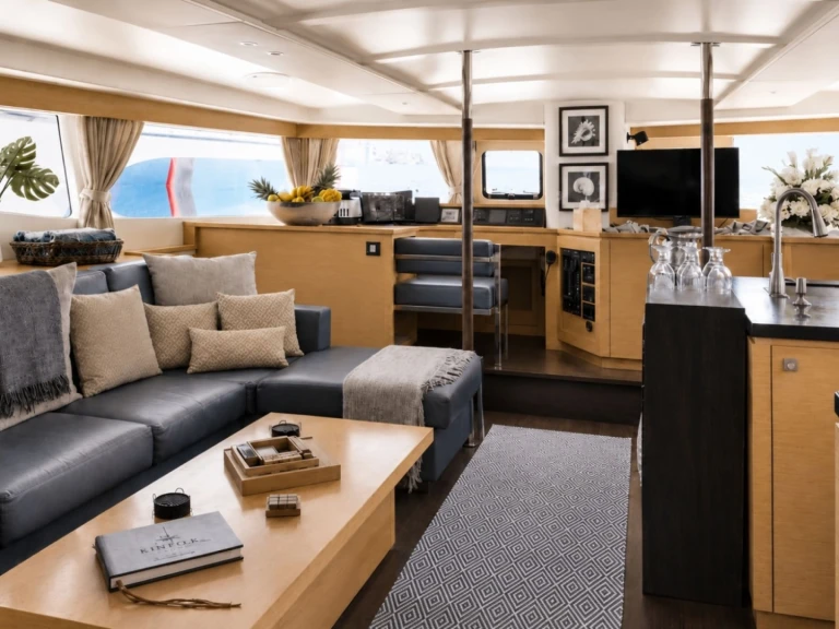 Fountaine Pajot ODYSSEA de alquiler a Road Town