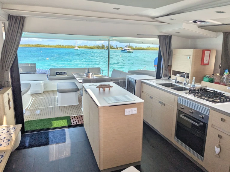 Yate de lujo para alquilar Frenchman's Cay al mejor precio