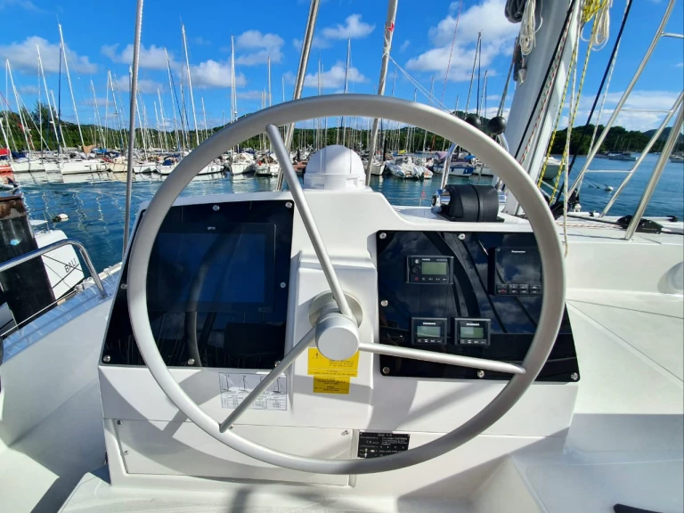 Alquiler de embarcaciones BALI 4.6 5 CABINES NUM 5 BALI 4.6 5 CABINES NUM 5 enLe Marin en Samboat
