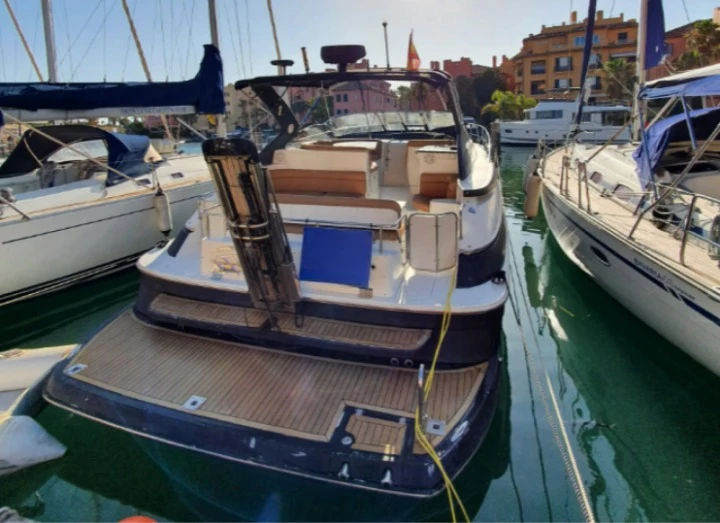 Alquiler de embarcaciones Régal 4260 Commodore Tiple XXX enPuerto Sotogrande en Samboat
