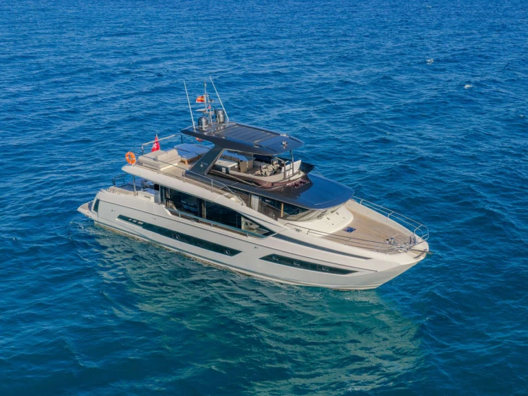 Alquiler de Yate de lujo, con o sin patrón Prestige Yachts Nápoles