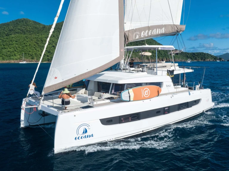 Alquiler de barcos Frenchman's Cay barato de OCEANA