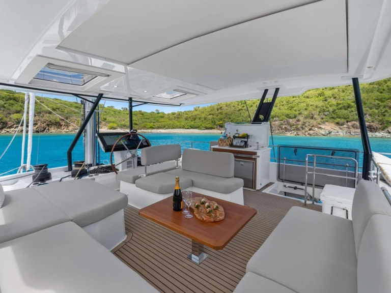 Fountaine Pajot PLUS 10 de alquiler a Saint Thomas Island