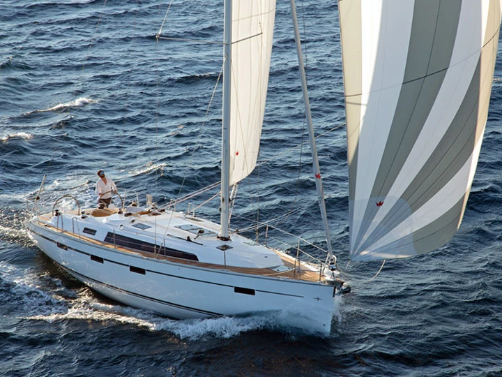 Bavaria Cruiser 41 de alquiler a Álimos