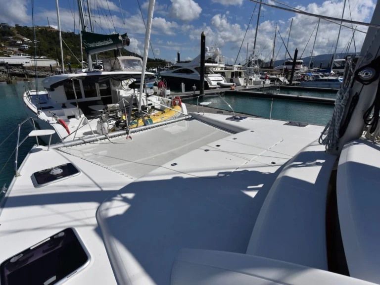Alquiler de embarcaciones Leopard Catamarans / Robertson & Caine Leopard 46 - 4 cab. enAirlie Beach en Samboat