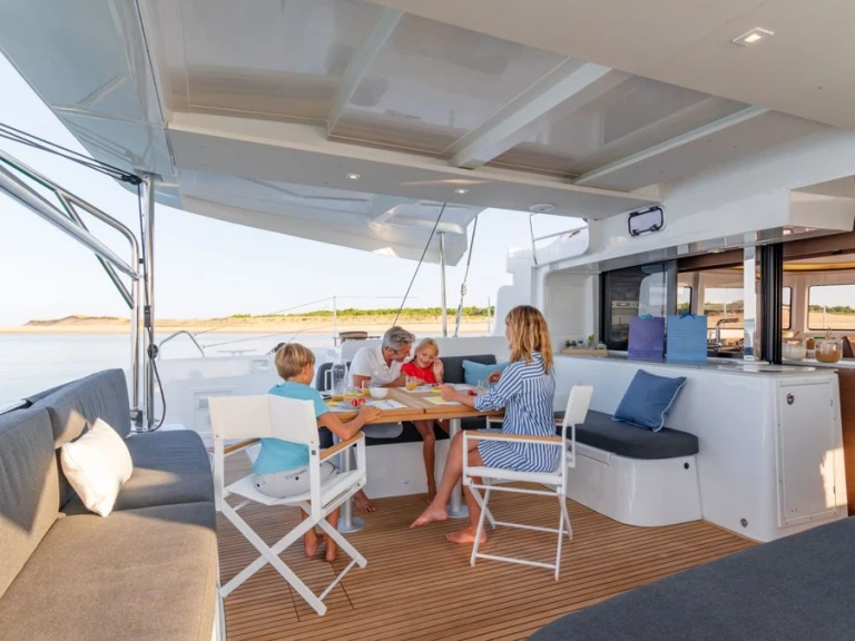 Alquiler de embarcaciones Lagoon Lagoon 46 (6 cab.) enCos en Samboat