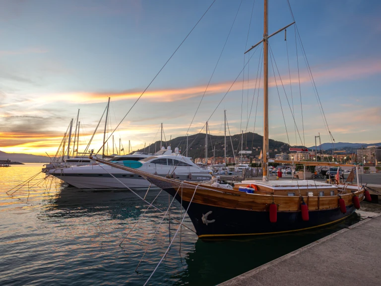 Alquiler de SIMEONI GOLETTA 15 MT en Portofino Vetta