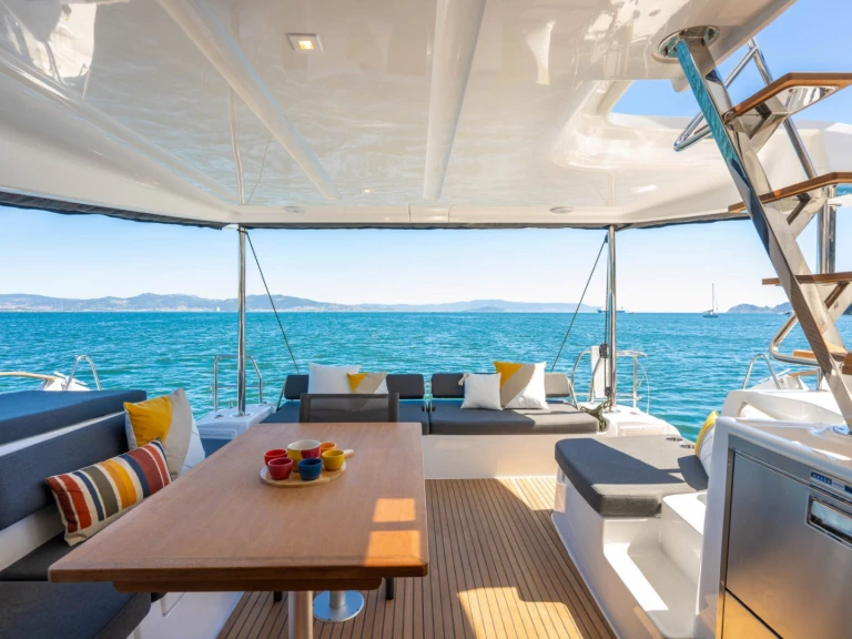 Alquiler de embarcaciones Lagoon Lagoon 43 - OWNER VERSION enSant Antoni de Portmany en Samboat