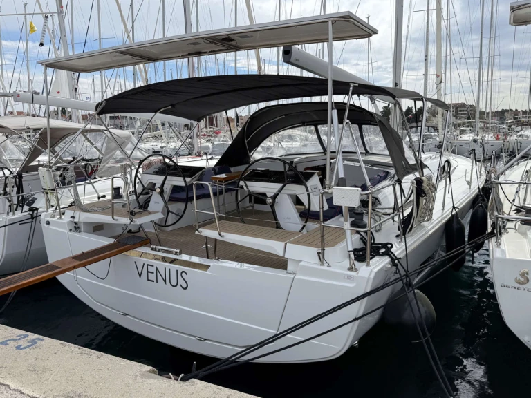 Velero para alquilar Rogoznica al mejor precio