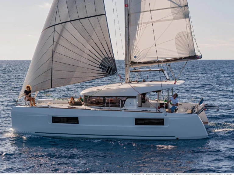 Alquiler de embarcaciones Lagoon Lagoon 40 enEden Island en Samboat