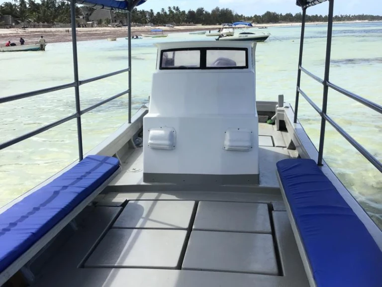 Alquiler de barcos Pwani Mchangani barato de Chris Craft Calypso 26