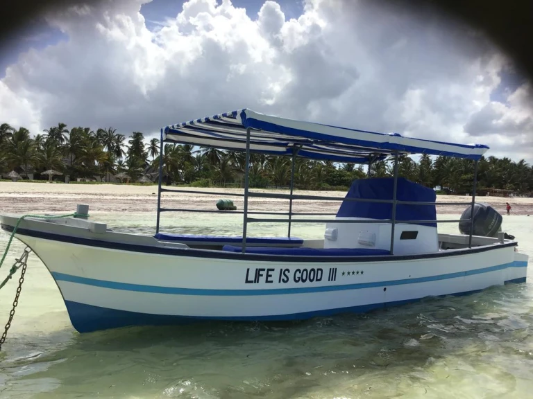 Alquiler de embarcaciones Chris Craft Calypso 26 Chris Craft Calypso 26 enPwani Mchangani en Samboat