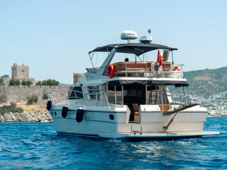 Alquiler Lancha Fairline con o sin  título de navegación