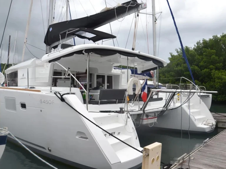 Lagoon Lagoon 450 de alquiler a Ribishi
