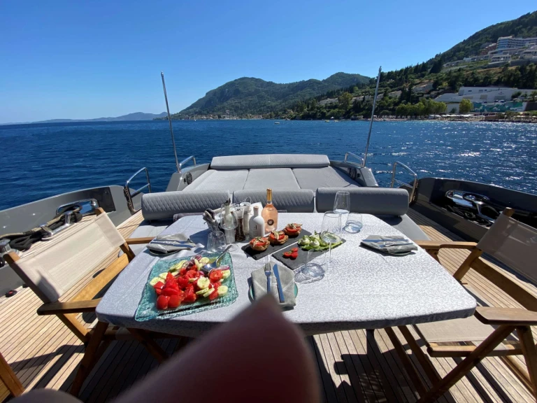 Azimut SUPER TOY de alquiler a Corfú
