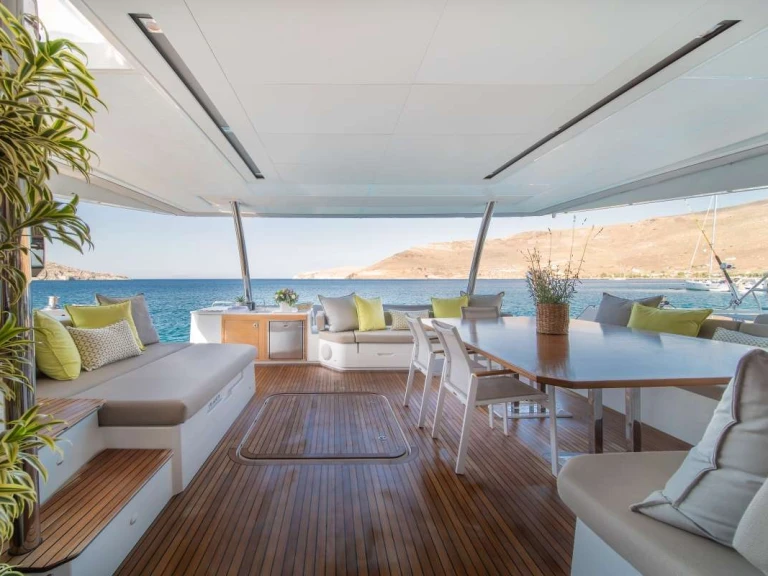 Fountaine Pajot AETHER de alquiler a Atenas