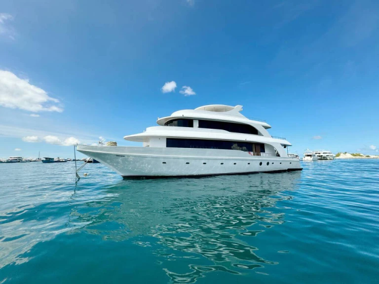 Alquiler de barcos Malé barato de custom