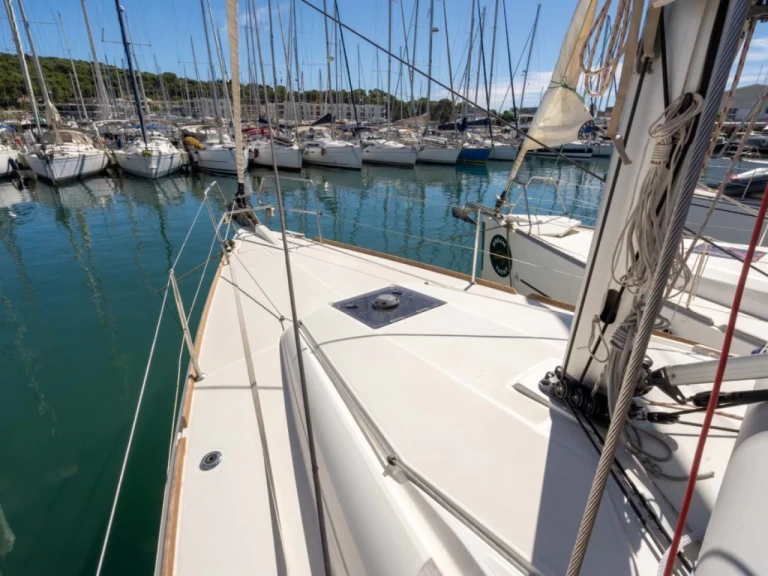 Jeanneau Sun Odyssey 389 (2019)  Jeanneau Sun Odyssey 389 (2019)  de alquiler a Marsella