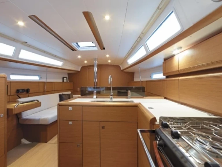 Alquiler de barcos Marsella barato de Jeanneau Sun Odyssey 389 (2019) 