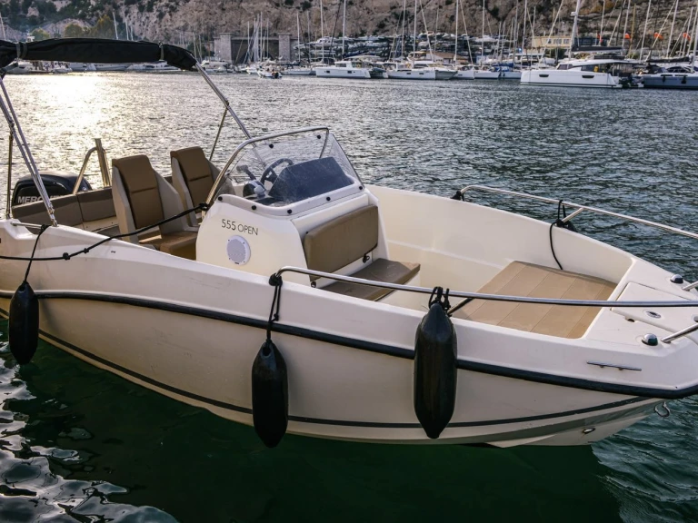 Quicksilver Activ 555 Open de alquiler a Marsella