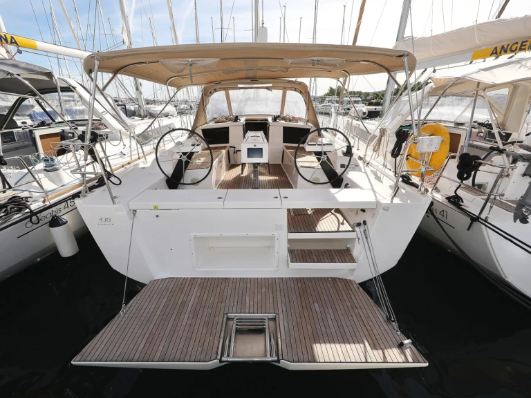 Velero para alquilar Trogir al mejor precio