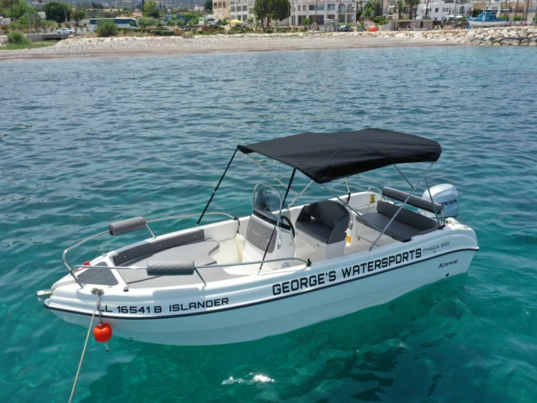 Barco de motor para alquilar Latchi al mejor precio
