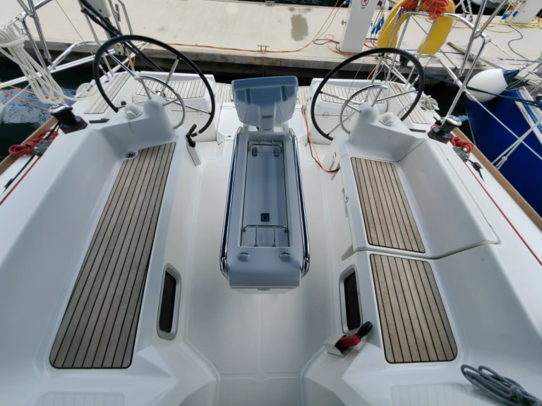 Alquiler de embarcaciones Jeanneau Sun Odyssey 389 enPunat en Samboat