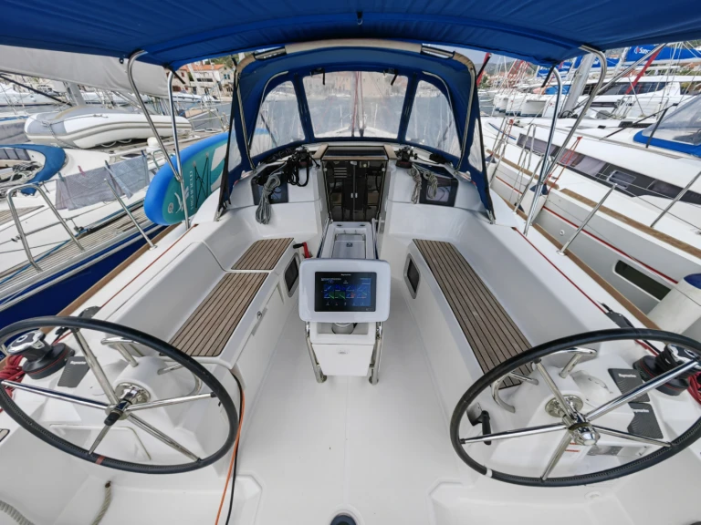 Alquiler de Velero, con o sin patrón Jeanneau Punat