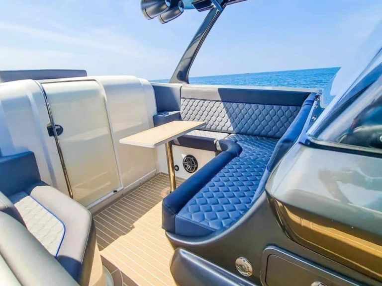 Custom Made custom de alquiler a Cartagena