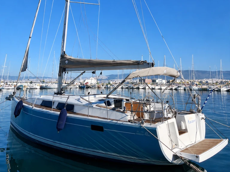 Hanse Hanse 385 de alquiler a Lávrio